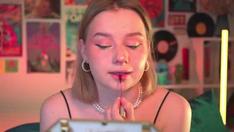 QUEEN OF EVIL online show from December 27, 2024, 7:46 pm