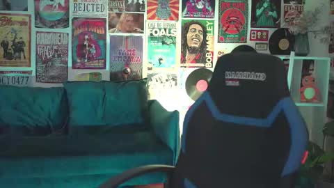 QUEEN OF EVIL online show from March 4, 2025, 2:06 am