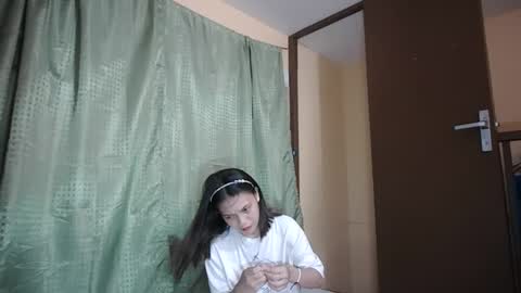 Snapshot of red_rose20315004 chatting on October 14, 2025, 3:02 pm Rose online show from October 14, 2025, 3:02 pm