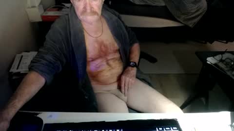 Snapshot of redbare12007 chatting on June 20, 2026, 9:39 pm Red online show from June 20, 2026, 9:39 pm