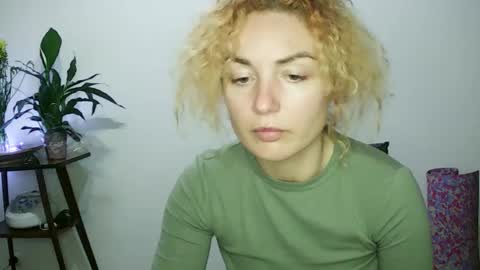 reddgirll online show from January 25, 2025, 7:39 pm