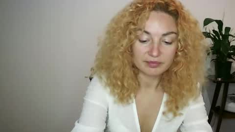 reddgirll online show from February 3, 2025, 8:35 pm