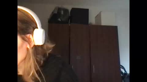 Snapshot of redfoxofficial chatting on March 11, 2026, 4:13 pm Redfox online show from March 11, 2026, 4:13 pm