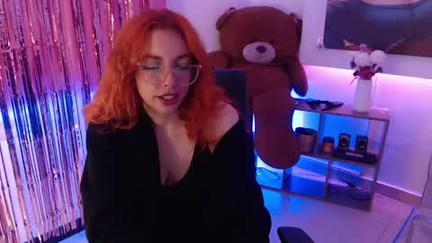 Snapshot of redgirrl_77 chatting on May 16, 2026, 11:31 am Mere online show from May 16, 2026, 11:31 am