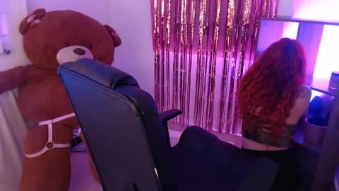 Snapshot of redgirrl_77 chatting on May 25, 2026, 12:11 pm Mere online show from May 25, 2026, 12:11 pm