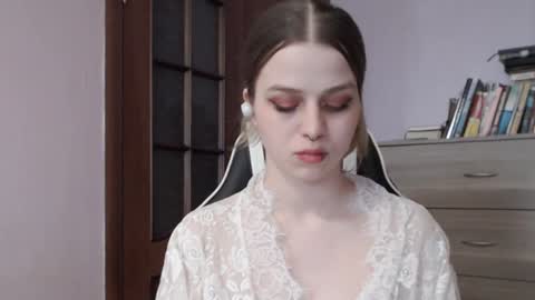 Lily online show from December 12, 2024, 6:14 am