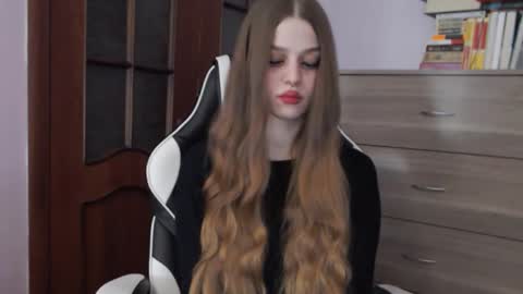 Lily online show from November 25, 2025, 2:11 am