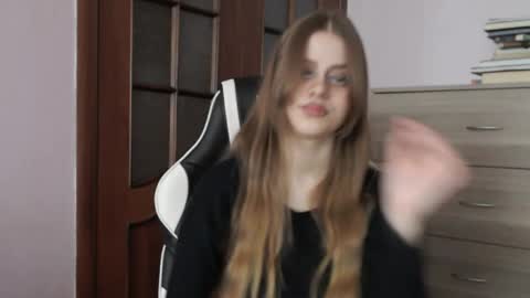 Lily online show from May 28, 2026, 2:31 am