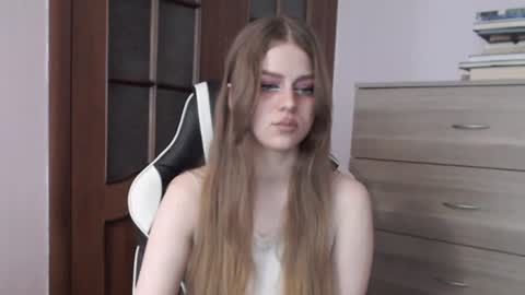 Snapshot of redhead_rabbit chatting on June 12, 2026, 2:54 am Lily online show from June 12, 2026, 2:54 am