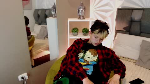 redhood_1_ online show from April 2, 2026, 4:21 am