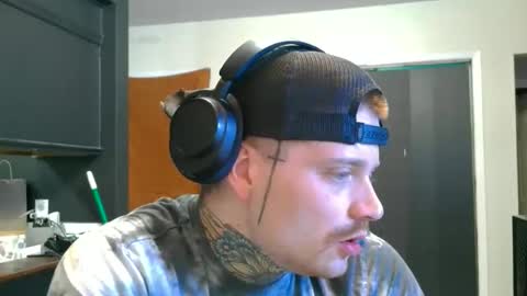 Snapshot of redinthebed chatting on April 29, 2026, 10:16 pm InkedGinger online show from April 29, 2026, 10:16 pm