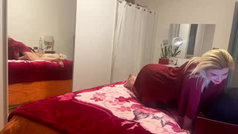 redridinghood96 online show from December 22, 2025, 4:59 pm