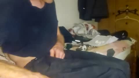 redrodridding online show from December 25, 2024, 4:01 am