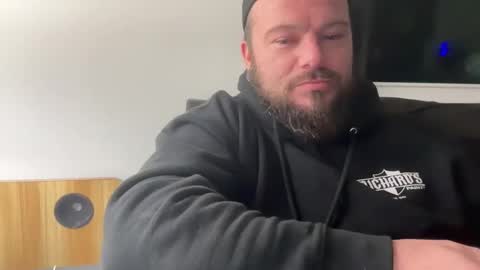 redrover69420 online show from October 25, 2025, 11:32 pm