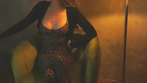 Red online show from September 14, 2025, 7:02 pm