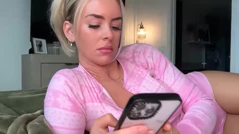 reecemariexx online show from February 25, 2026, 5:00 pm