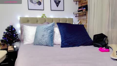 Yanella online show from December 22, 2024, 6:26 pm