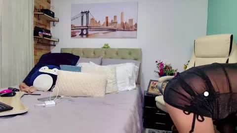 Yanella online show from February 24, 2025, 7:09 pm