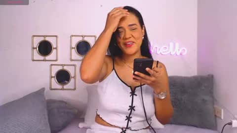 regina1819 online show from March 4, 2025, 12:39 am