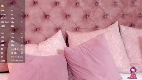 Regina  online show from December 4, 2025, 11:02 pm