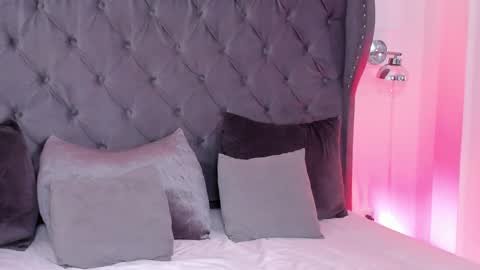 Regina  online show from January 18, 2026, 10:24 pm