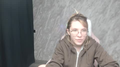Snapshot of reginasmilee chatting on January 23, 2025, 9:29 am Regina online show from January 23, 2025, 9:29 am