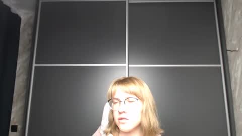 Snapshot of reginasmilee chatting on February 10, 2025, 9:58 am Regina online show from February 10, 2025, 9:58 am