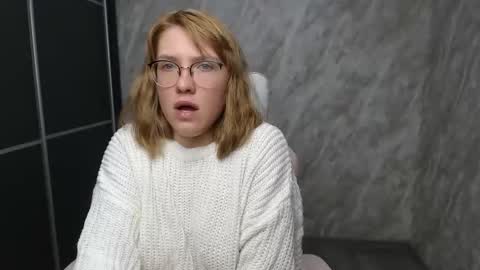 Snapshot of reginasmilee chatting on February 18, 2025, 7:43 am Regina online show from February 18, 2025, 7:43 am