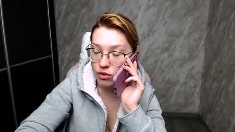 Snapshot of reginasmilee chatting on March 11, 2025, 4:43 am Regina online show from March 11, 2025, 4:43 am
