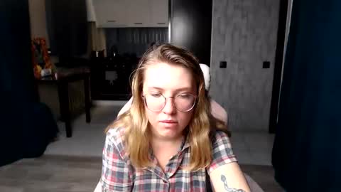 Snapshot of reginasmilee chatting on September 11, 2025, 11:49 pm Regina online show from September 11, 2025, 11:49 pm