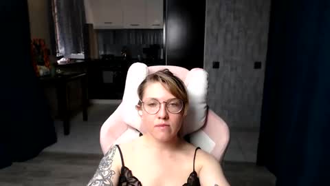 Snapshot of reginasmilee chatting on September 17, 2025, 11:56 am Regina online show from September 17, 2025, 11:56 am