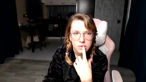 Regina online show from September 21, 2025, 1:18 am