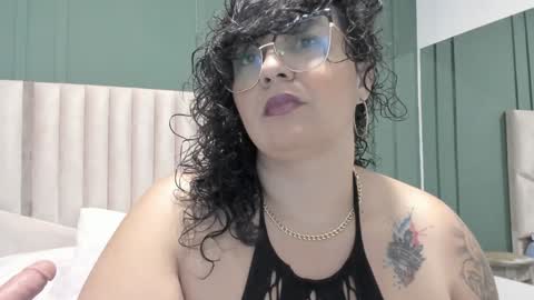 reginavegaa online show from February 8, 2025, 11:44 am