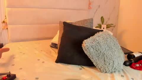 reginavegaa online show from March 10, 2025, 6:23 pm