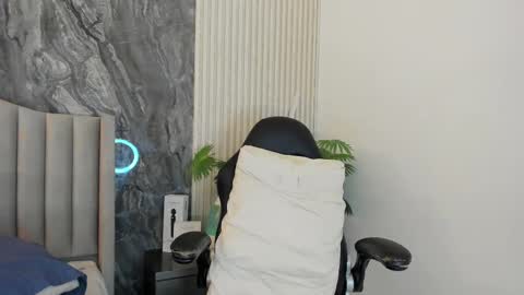 reginavegaa online show from March 11, 2025, 3:12 pm