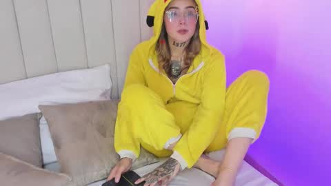 Snapshot of reikaminato chatting on September 20, 2025, 1:45 pm Reika online show from September 20, 2025, 1:45 pm