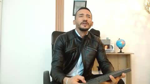 Snapshot of reiko_85_ chatting on September 12, 2025, 4:40 pm REIKO online show from September 12, 2025, 4:40 pm
