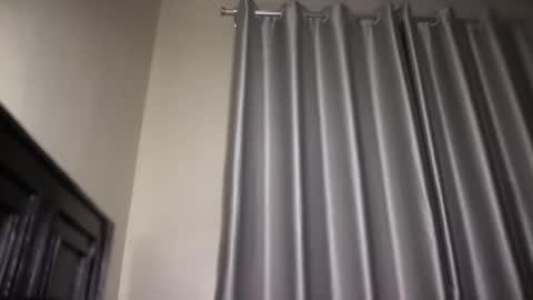 reina77xo online show from April 10, 2026, 5:50 pm