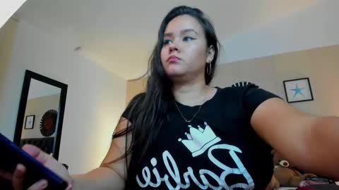 Snapshot of reina_loren chatting on September 23, 2025, 11:08 pm reina_loren online show from September 23, 2025, 11:08 pm