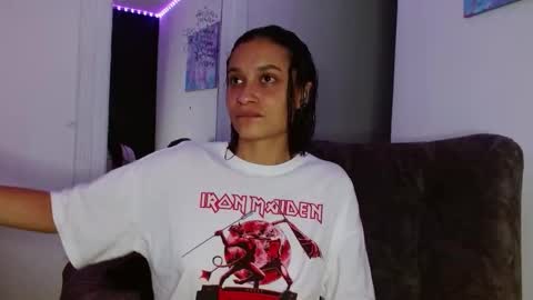 Snapshot of reina_reina chatting on March 4, 2026, 6:08 am reina_reina online show from March 4, 2026, 6:08 am