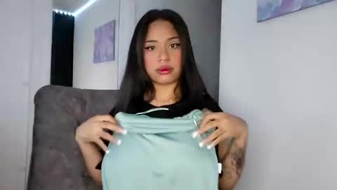 Snapshot of reina_reina chatting on April 20, 2026, 5:32 am reina_reina online show from April 20, 2026, 5:32 am