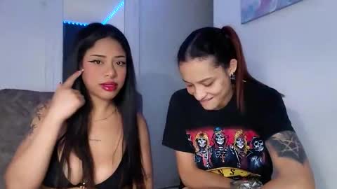 Snapshot of reina_reina chatting on April 30, 2026, 3:35 am reina_reina online show from April 30, 2026, 3:35 am