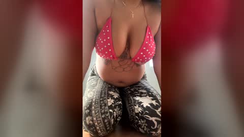 Snapshot of reinaassss chatting on December 22, 2025, 8:28 pm reinaassss online show from December 22, 2025, 8:28 pm