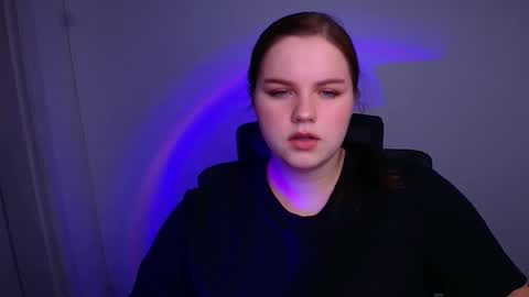 Snapshot of reinakitty_ chatting on December 20, 2025, 6:20 am Reina online show from December 20, 2025, 6:20 am