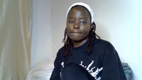 Snapshot of rem010a chatting on October 19, 2025, 7:14 pm rem010a online show from October 19, 2025, 7:14 pm