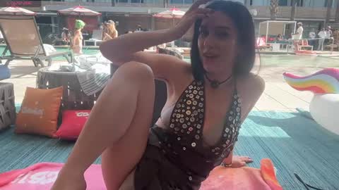 Remi online show from April 22, 2026, 10:55 pm