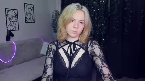 RemiPeach online show from May 8, 2026, 4:23 pm