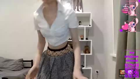 Snapshot of renaeblaski chatting on February 22, 2026, 5:22 pm Claire online show from February 22, 2026, 5:22 pm