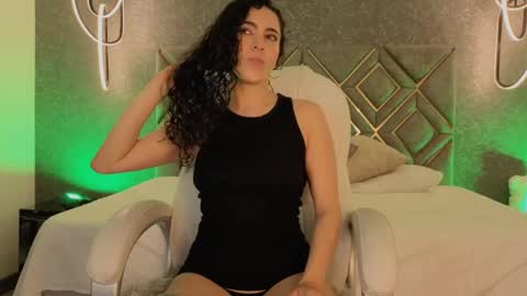 Snapshot of renata_cruz_ chatting on April 14, 2026, 11:27 am Renata 3 online show from April 14, 2026, 11:27 am