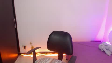    online show from October 17, 2025, 3:42 am